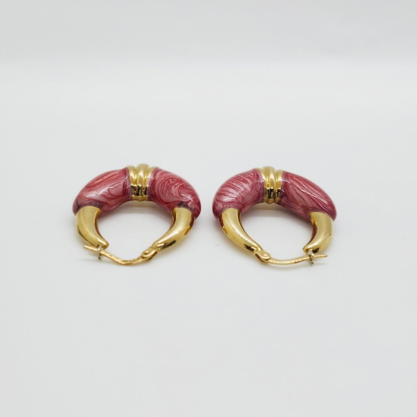 Unoaerre Pink Enameled Ribbed Hoop Earring