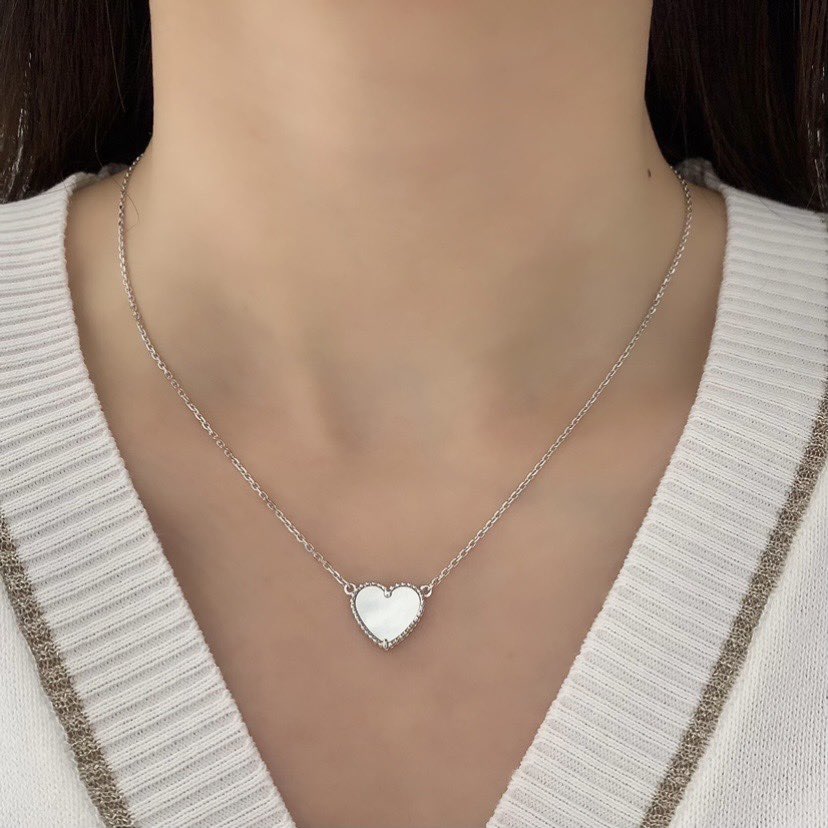 Van Cleef & Arpels Sweet Heart Necklace