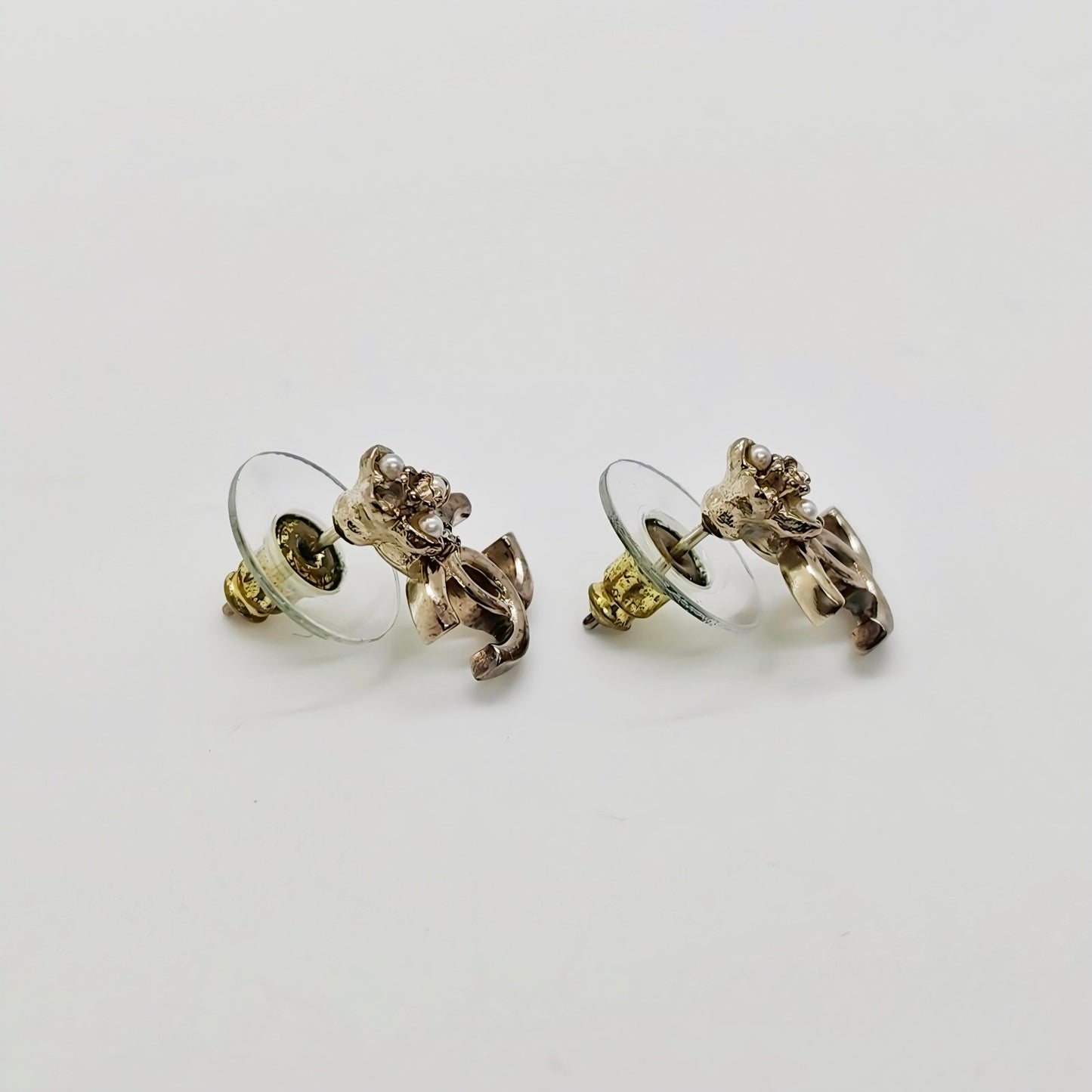 Chanel Mini CC Pearl Flower Pearl Earrings