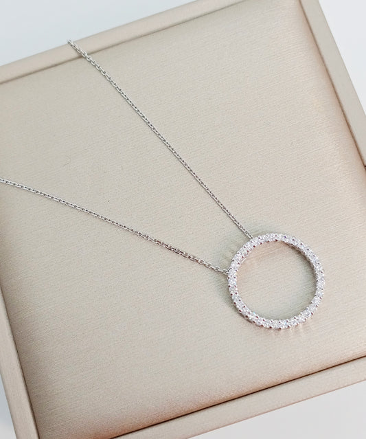 Diamond Circle Necklace 18kt