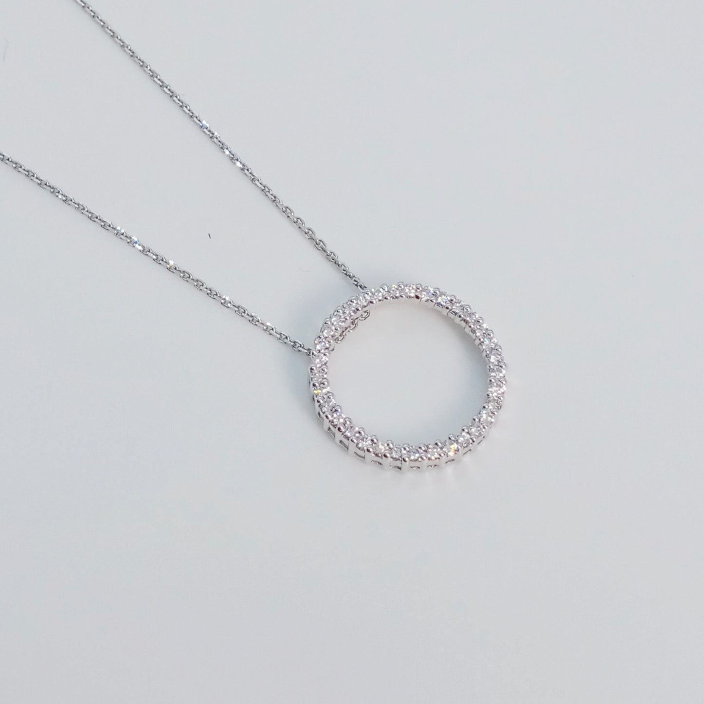 Diamond Circle Necklace 18kt