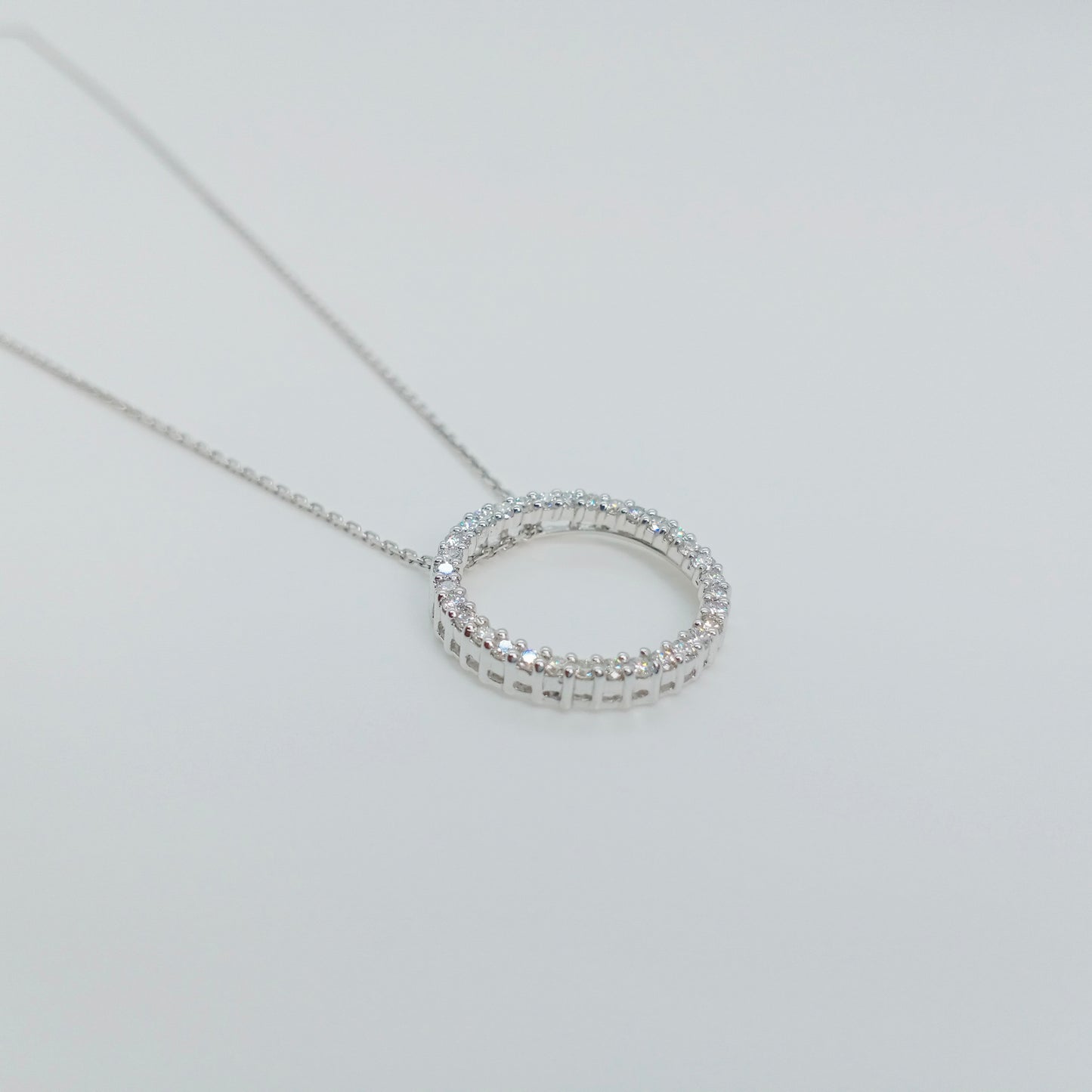 Diamond Circle Necklace 18kt