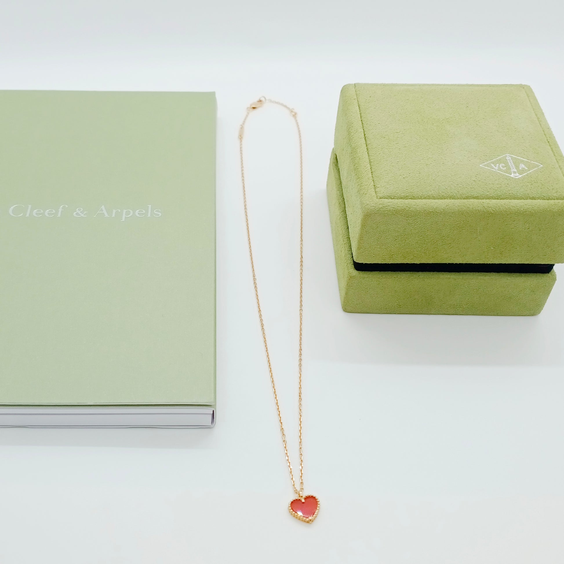 VCA Sweet Alhambra Carnelian Heart Necklace – grandeurtokyo