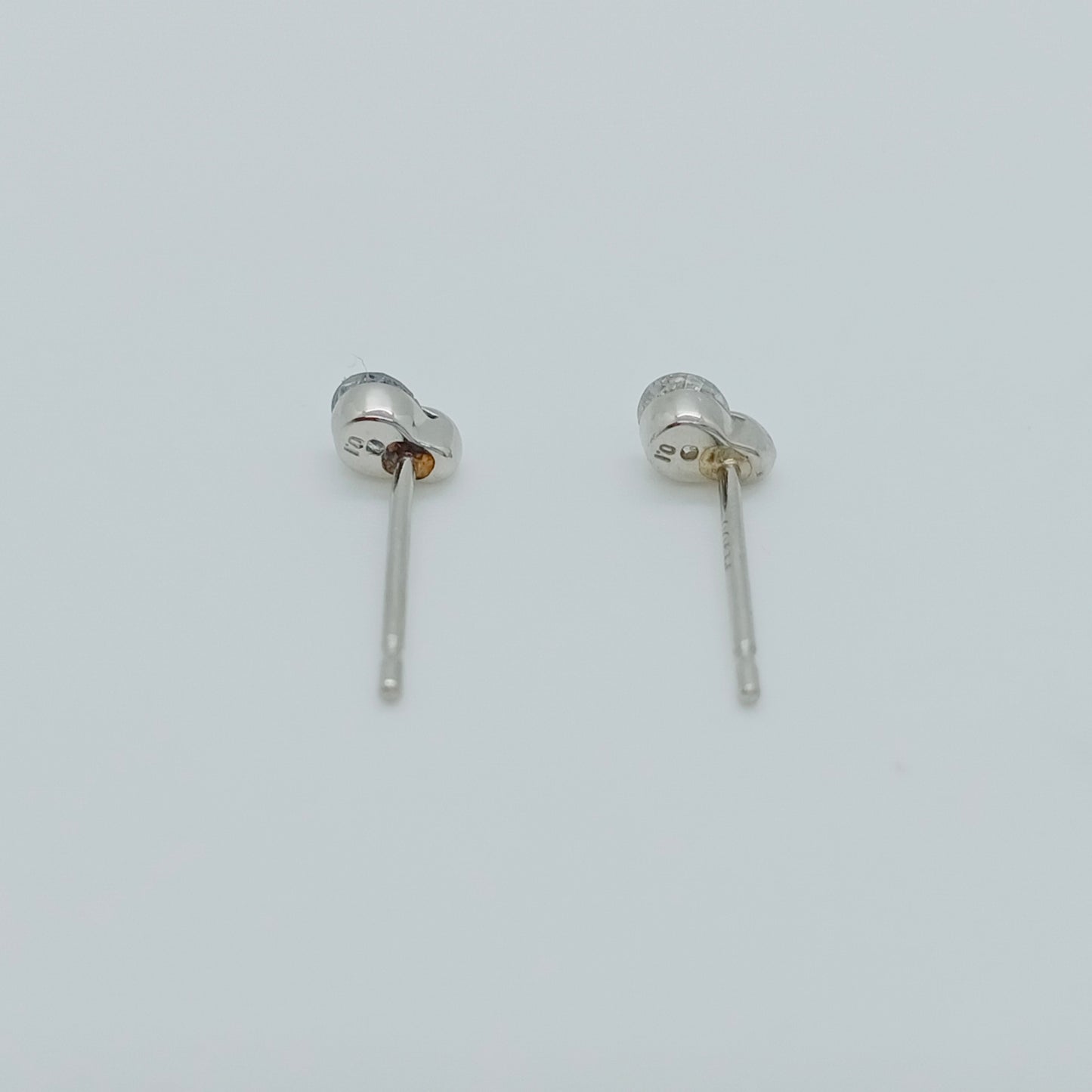 No Brand Round Brilliant Earring 0.10each