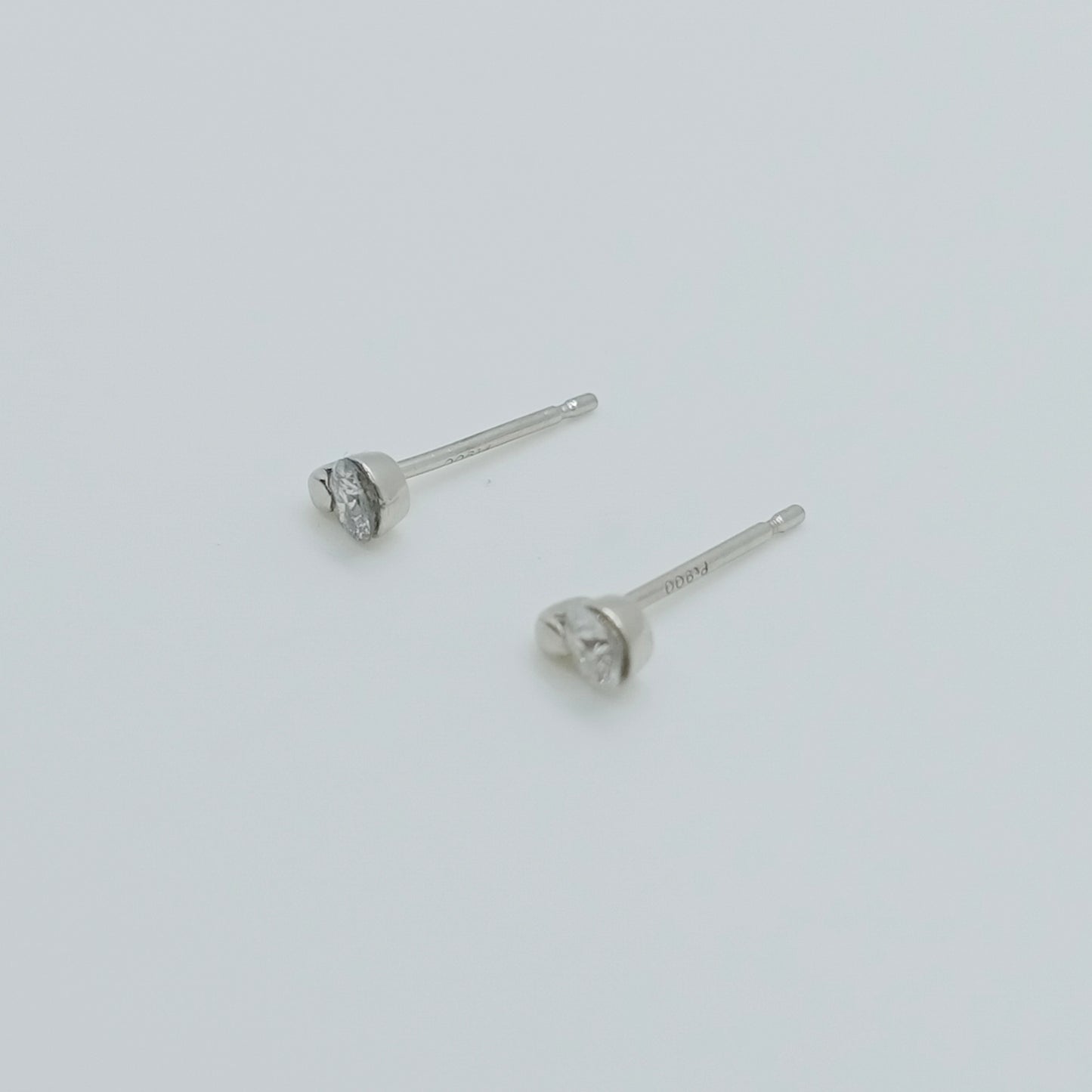 No Brand Round Brilliant Earring 0.10each