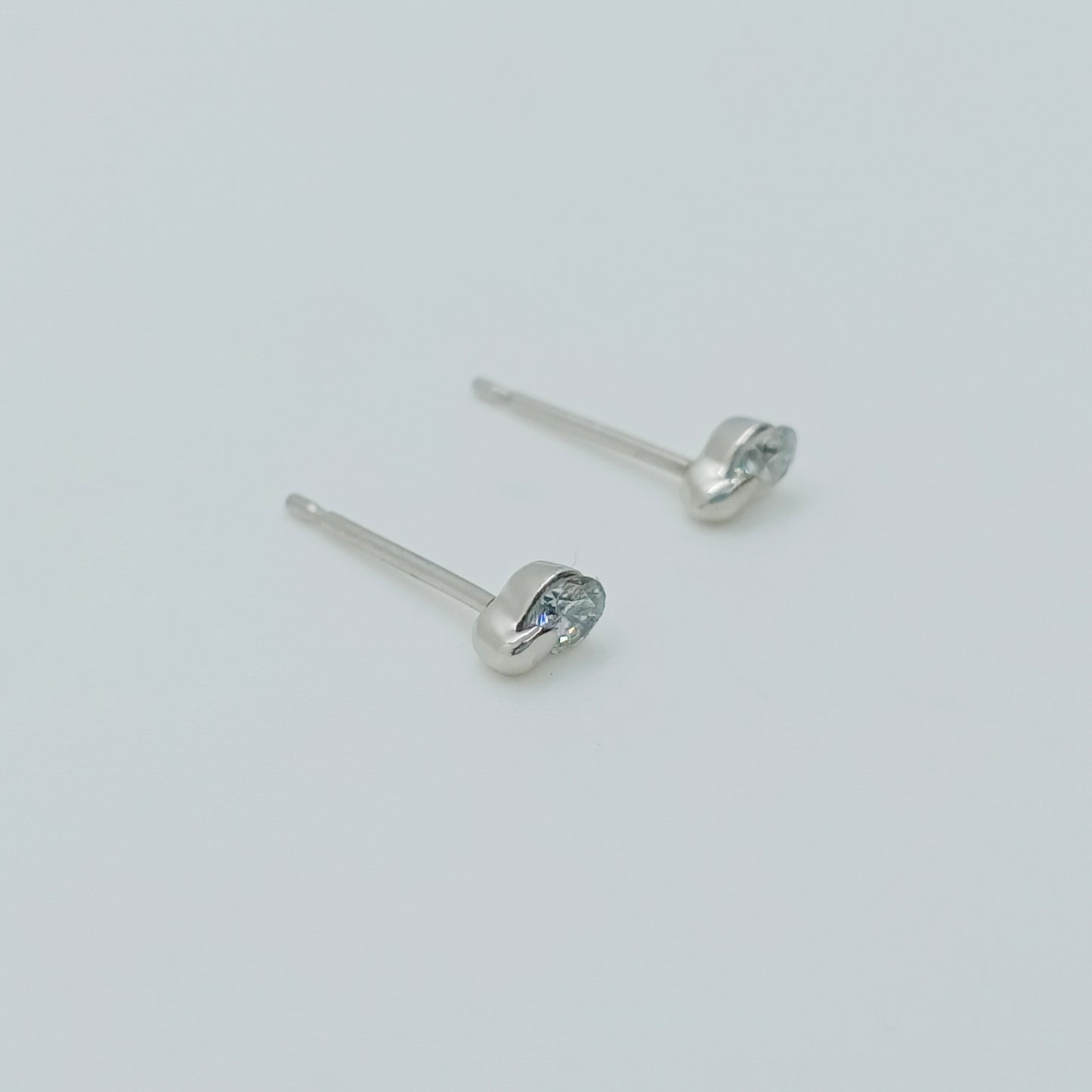 No Brand Round Brilliant Earring 0.10each