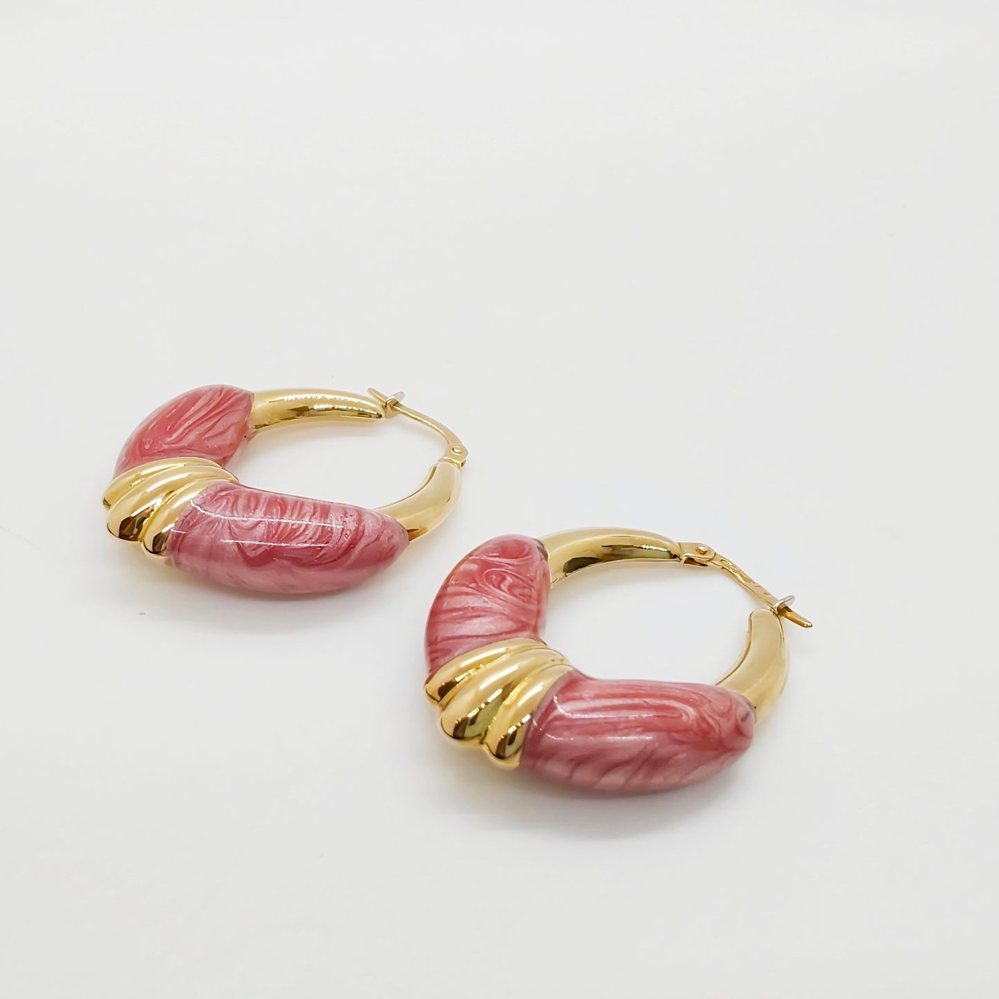 Unoaerre Pink Enameled Ribbed Hoop Earring