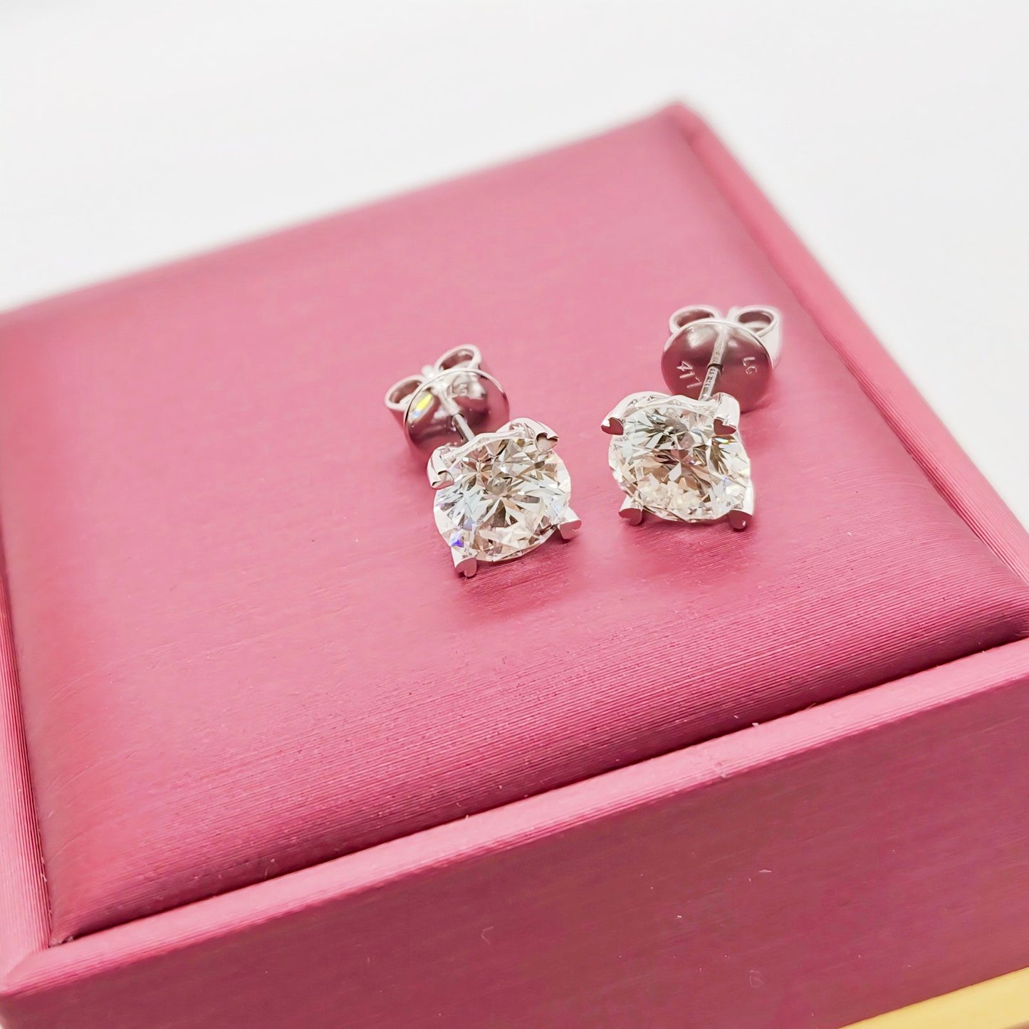 LAB Round Solitaire 4 Prong Heart Martini Earring